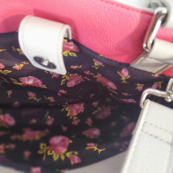 Betsey Johnson large shoulder bag cream w/silver hardware pink/multi interior - Picture 7 of 8